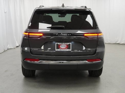 Certified 2022 Jeep Grand Cherokee Limited w/ Luxury Tech Group II image 11