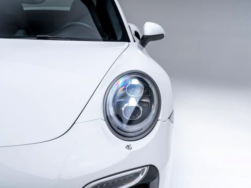 Used 2014 Porsche 911 Turbo S image 19