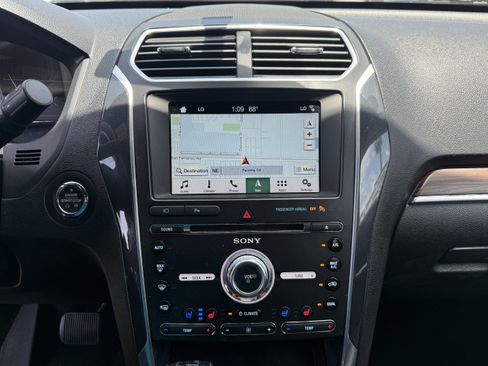 Used 2018 Ford Explorer Limited image 14