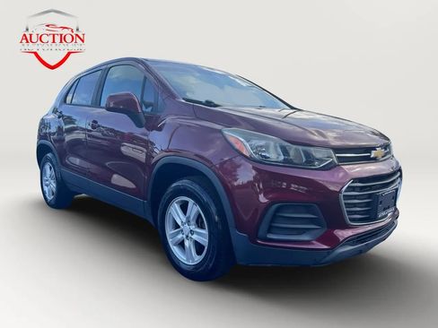 Used 2017 Chevrolet Trax LS AWD/4WD image 3