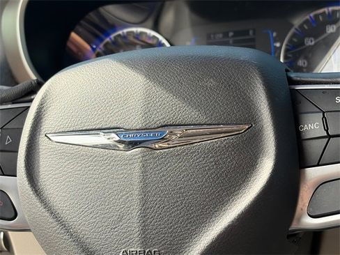 Used 2017 Chrysler Pacifica Touring-L w/ Tire & Wheel Group image 25