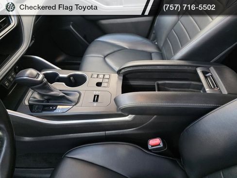Used 2023 Toyota Highlander XLE image 38