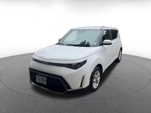 Used 2025 Kia Soul LX w/ LX Technology Package FWD image 6