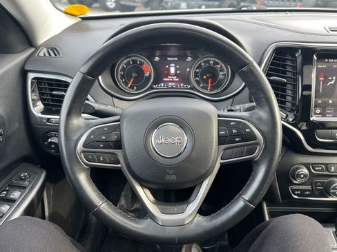 Used 2019 Jeep Cherokee Limited image 16