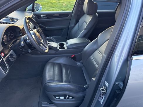 Used 2021 Porsche Cayenne S image 13