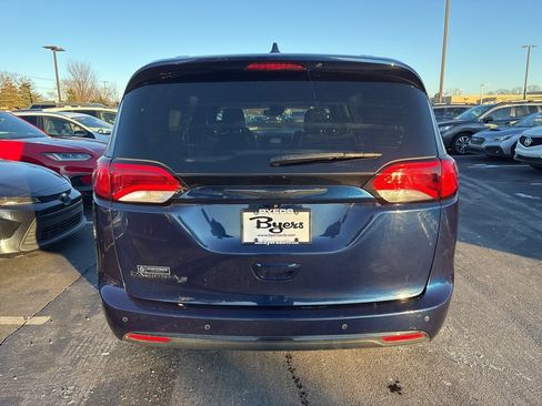 Used 2018 Chrysler Pacifica Touring-L Plus w/ Advanced Safetytec Group image 4