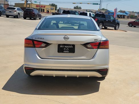 Used 2023 Nissan Altima 2.5 SV FWD image 6