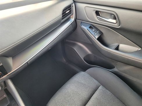 Used 2024 Nissan Rogue SV image 10