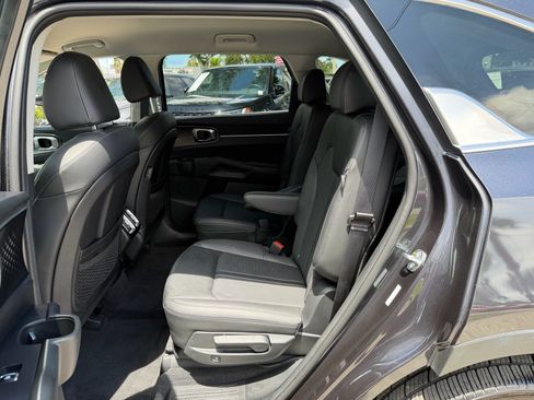 Used 2025 Kia Sorento EX FWD image 11