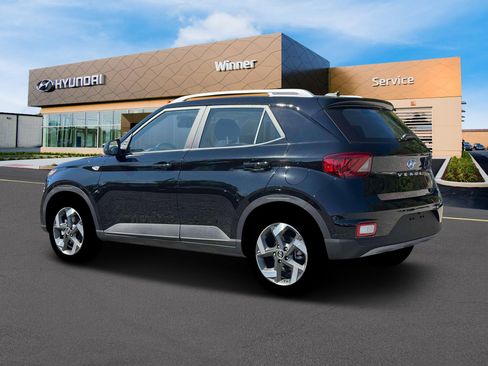 New 2026 Hyundai Venue FWD image 4