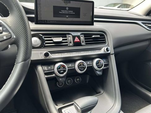 Used 2022 Genesis G70 2.0T RWD image 23