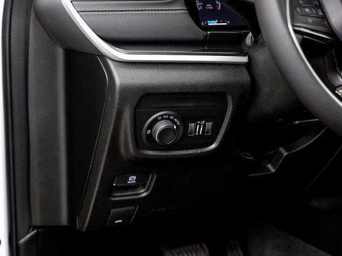 Used 2023 Jeep Grand Cherokee Laredo w/ Luxury Tech Group I image 38