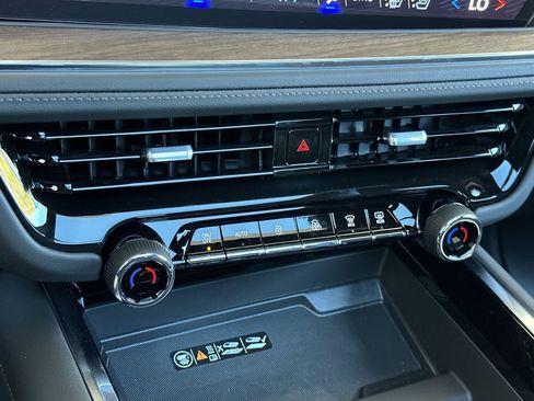 New 2025 Chevrolet Suburban High Country image 26