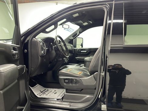Used 2021 GMC Sierra 2500 AT4 AWD/4WD image 2
