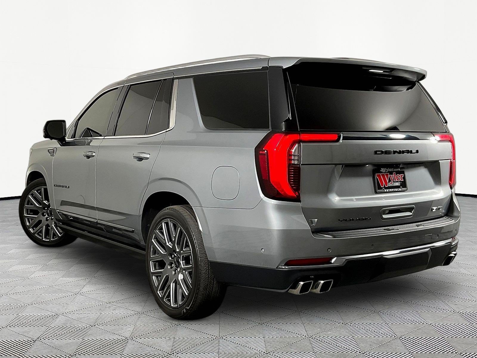 Used 2025 GMC Yukon Denali Ultimate AWD/4WD image 3