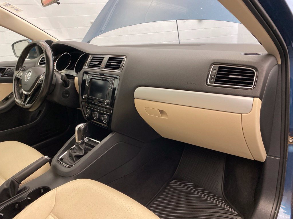 Used 2018 Volkswagen Jetta SEL FWD image 12