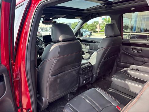 Used 2025 Honda Pilot TrailSport image 40