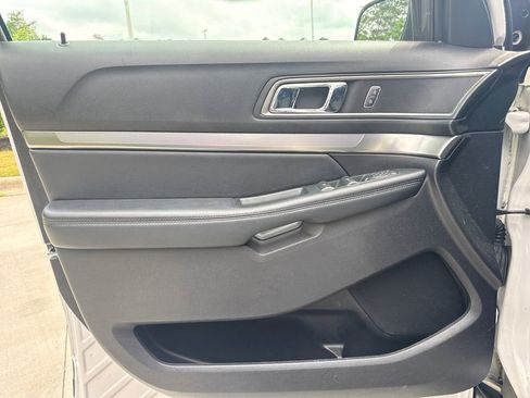Used 2019 Ford Explorer XLT w/ Equipment Group 201A AWD/4WD image 13