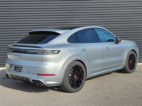 New 2026 Porsche Cayenne GTS image 7