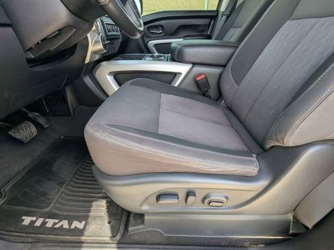 Used 2021 Nissan Titan SV w/ SV Convenience Package image 17