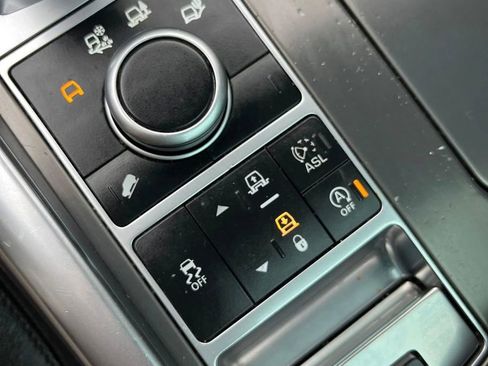 Used 2016 Land Rover Range Rover Sport SE image 16