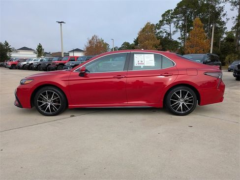 Used 2024 Toyota Camry SE image 7