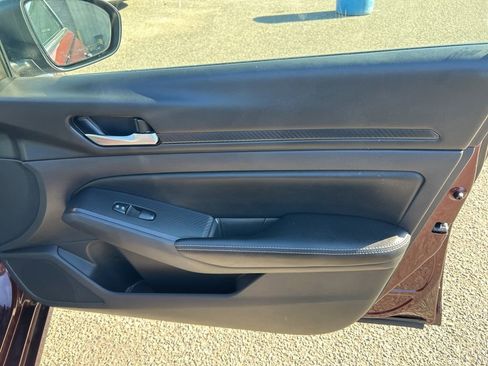 Used 2024 Nissan Altima 2.5 SV image 25