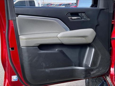 Used 2025 Chevrolet Colorado ZR2 w/ Technology Package image 20