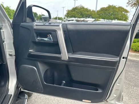 Used 2015 Toyota 4Runner SR5 AWD/4WD image 30