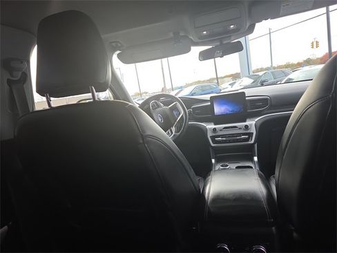 Certified 2022 Ford Explorer XLT w/ Equipment Group 202A image 21