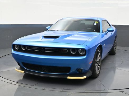 Used 2023 Dodge Challenger R/T w/ Plus Package image 8