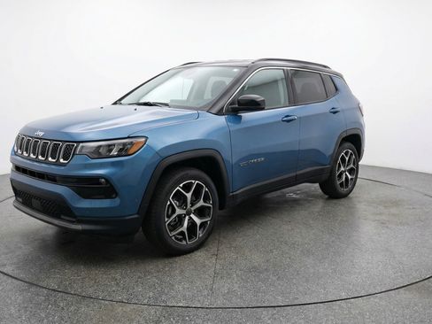 Used 2025 Jeep Compass Limited image 3