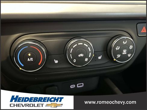 Used 2025 Chevrolet Trax LS w/ LS Convenience Package FWD image 23