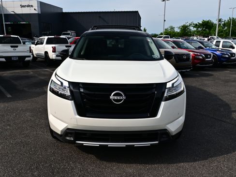 Certified 2024 Nissan Pathfinder Platinum AWD/4WD image 3