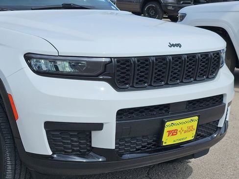 Used 2025 Jeep Grand Cherokee L Altitude AWD/4WD image 7