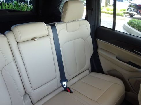 Used 2023 Jeep Grand Cherokee 4WD 4xe image 16