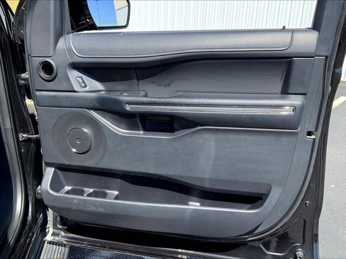 Used 2024 Ford Expedition XLT image 21