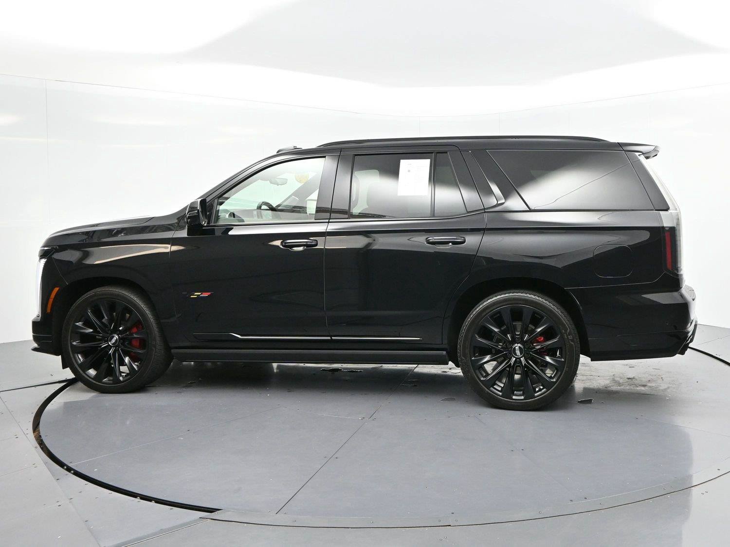 Used 2025 Cadillac Escalade V w/ LPO, ONYX Package AWD/4WD image 4