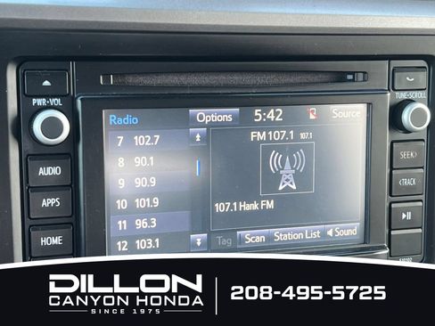 Used 2018 Toyota Tacoma SR5 AWD/4WD image 17