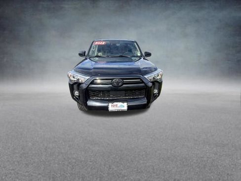 Used 2022 Toyota 4Runner SR5 AWD/4WD image 9