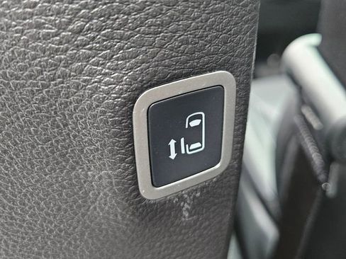 New 2025 Chrysler Pacifica Select image 9