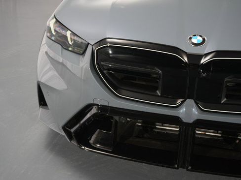 Used 2026 BMW M5 w/ Carbon Package image 9