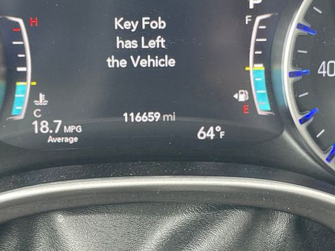 Used 2023 Chrysler Pacifica Touring-L FWD image 22
