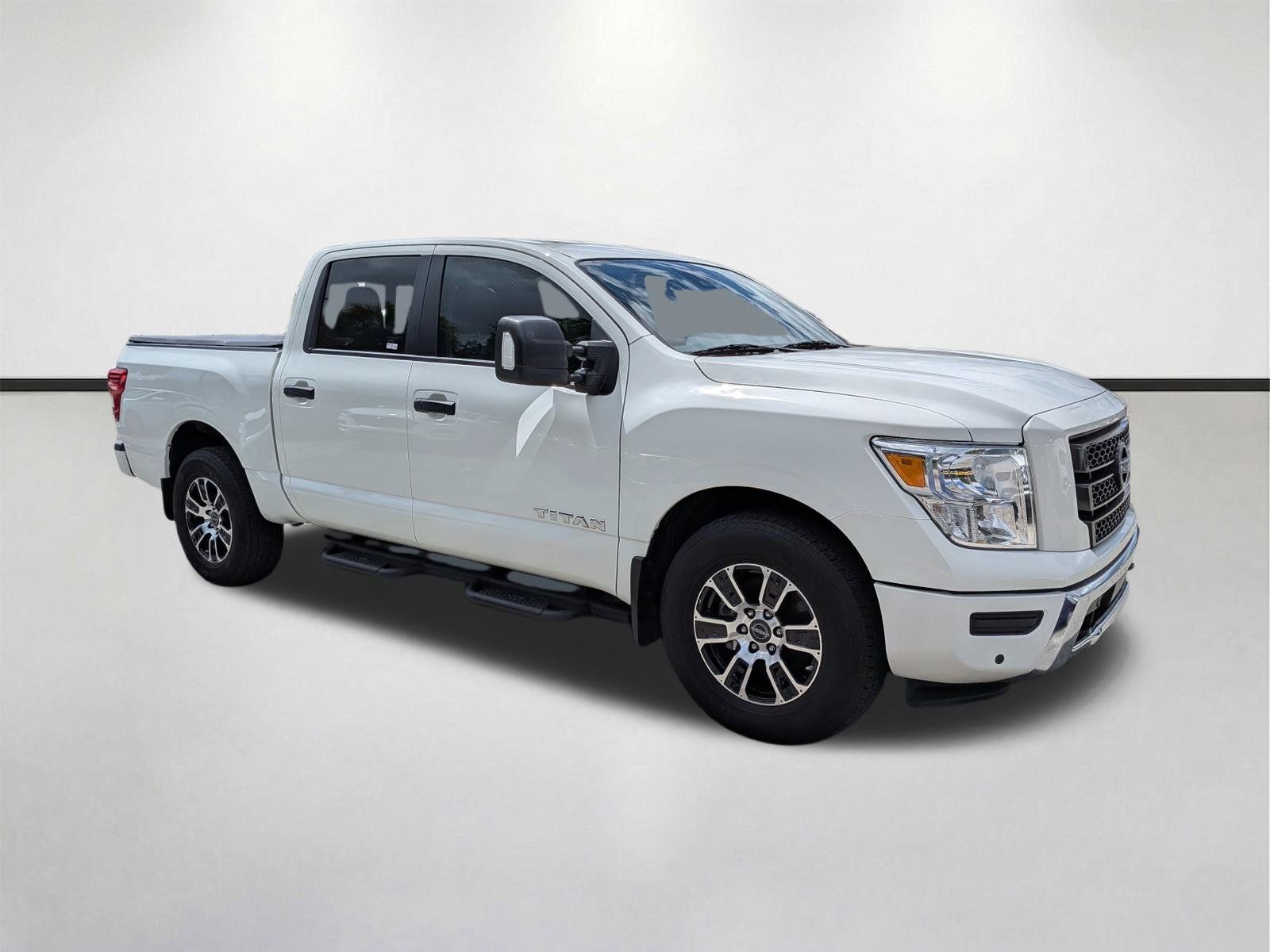 Used 2024 Nissan Titan SV w/ SV Convenience Package RWD image 2