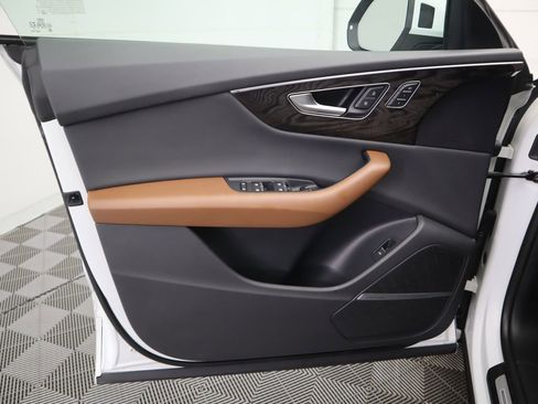 Used 2022 Audi Q8 Premium Plus image 25