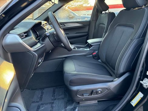 New 2025 Jeep Grand Cherokee Laredo X w/ Luxury Tech Group I image 10