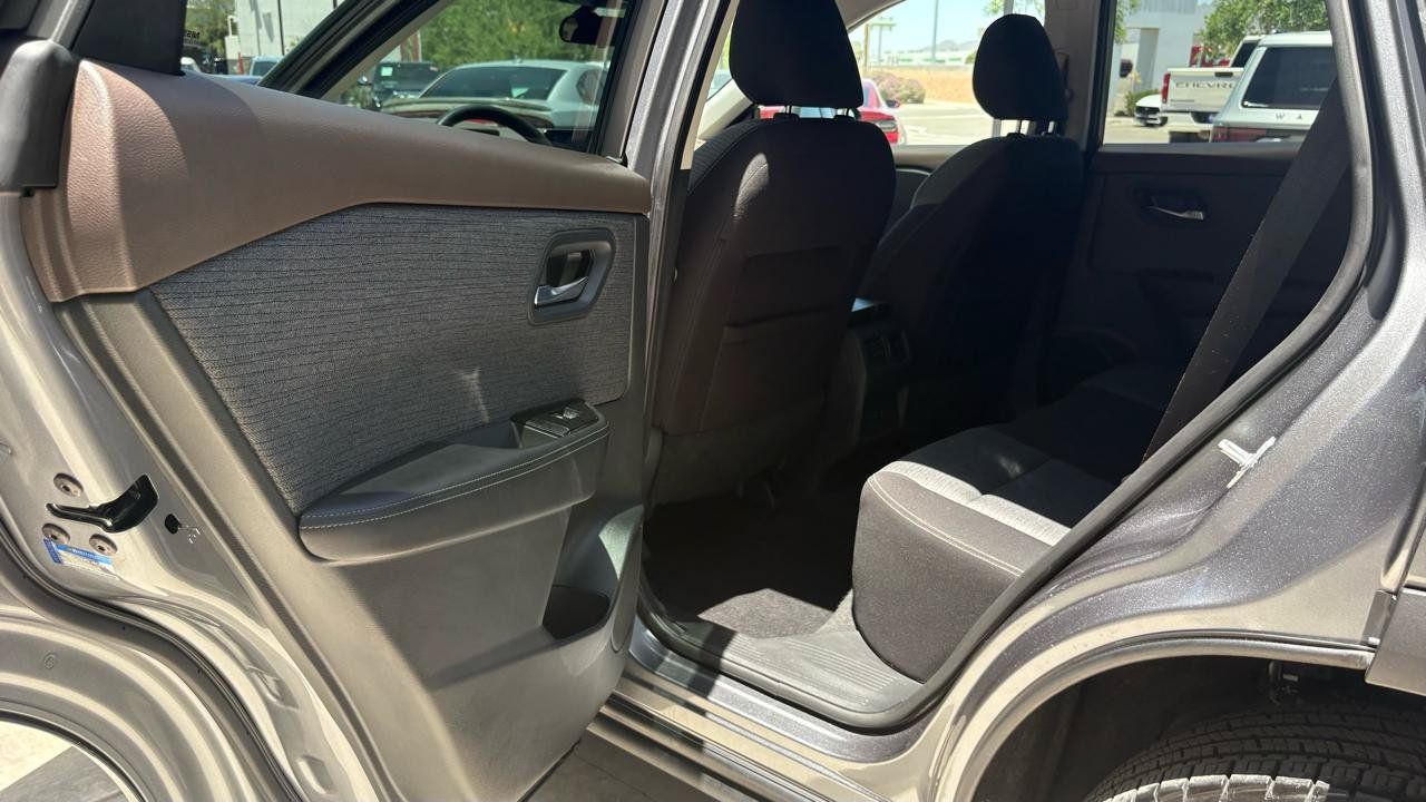 Used 2022 Nissan Rogue SV FWD image 27