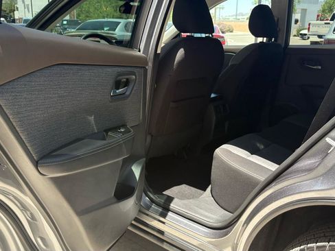 Used 2022 Nissan Rogue SV FWD image 27