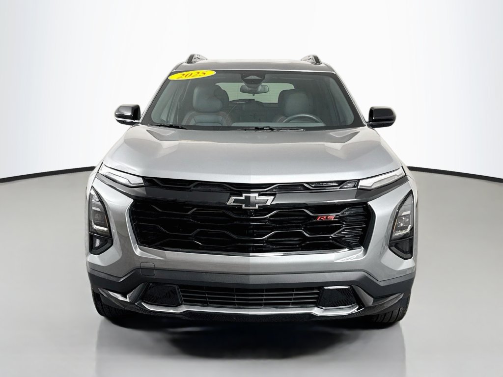 Used 2025 Chevrolet Equinox RS FWD image 2
