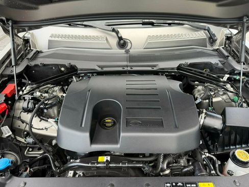 Used 2025 Land Rover Defender 110 X-Dynamic SE image 32